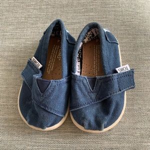 Tom’s baby shoes - Size T4